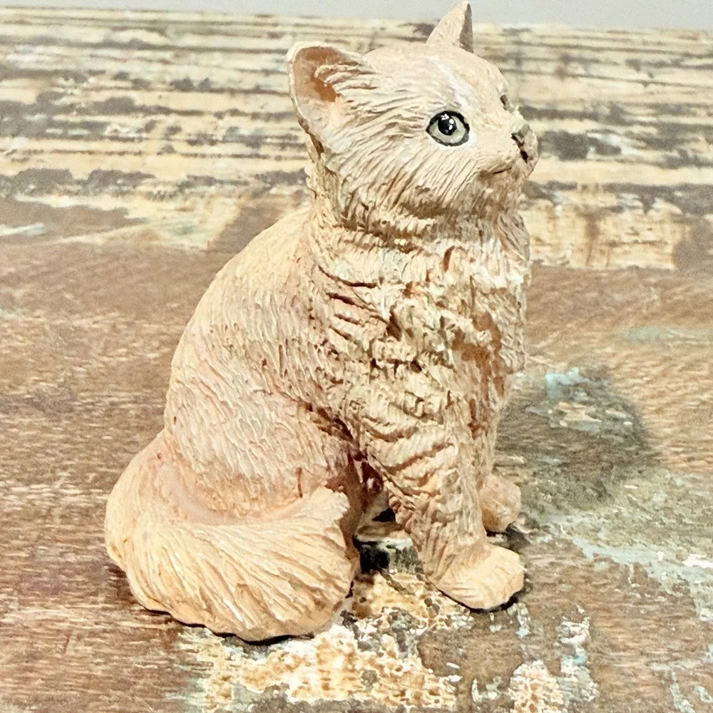 Russ Berrie & Company Vintage Tan Cat Kitten Feline Green Eyes Resin‎  Figurine